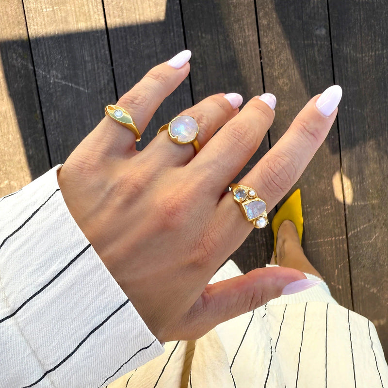 How to Identify Genuine vs. Fake Gemstones: A Buyer’s Guide